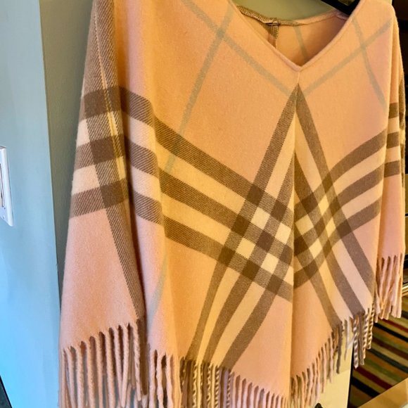 Burberry Cashmere/wool blend Poncho. Classic plaid in pink and brown
Candy Check - Picture 2 of 10